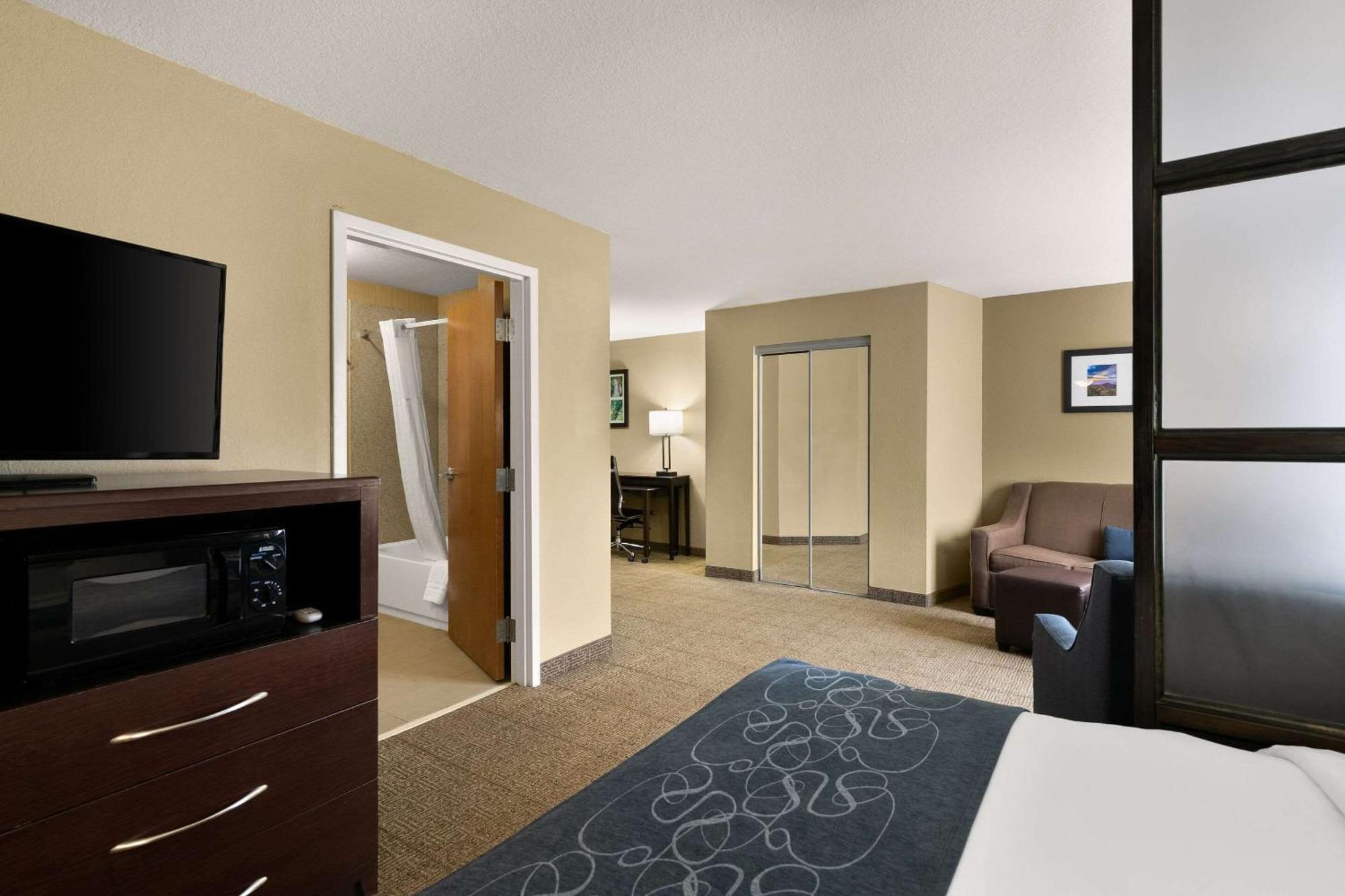 Comfort Suites Commerce Exterior foto