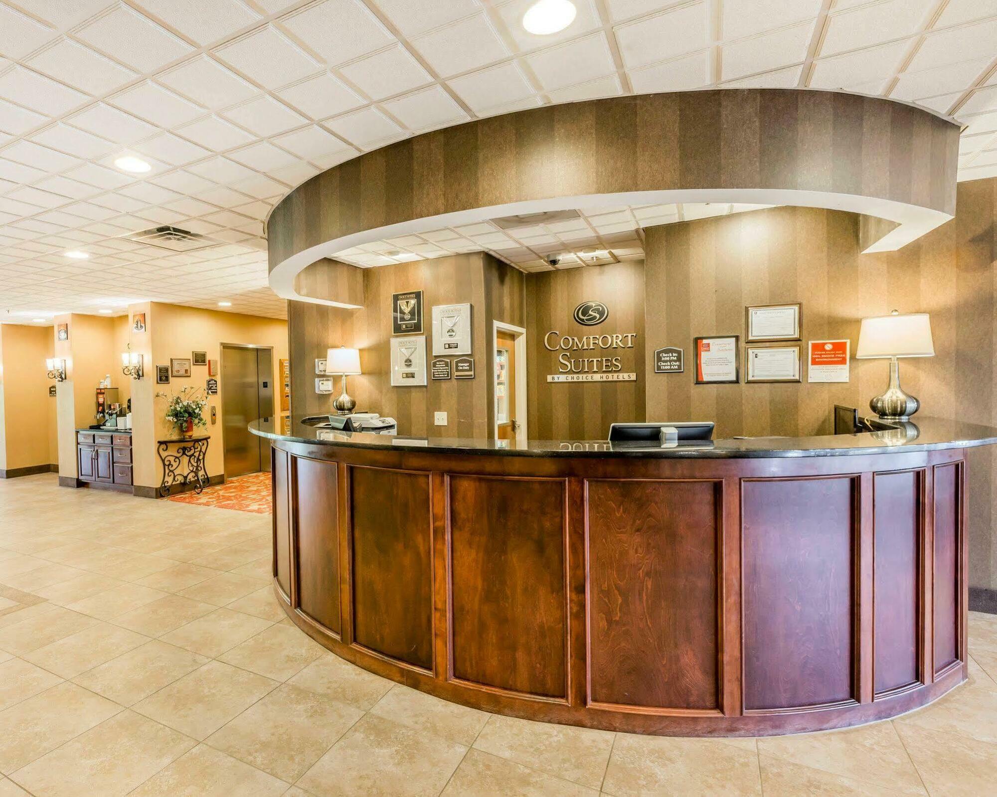 Comfort Suites Commerce Exterior foto